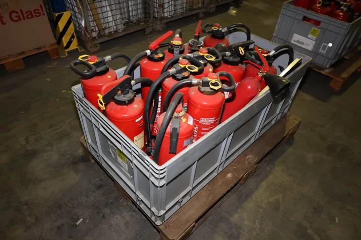 Konvolut Feuerlöscher ohne Palette
